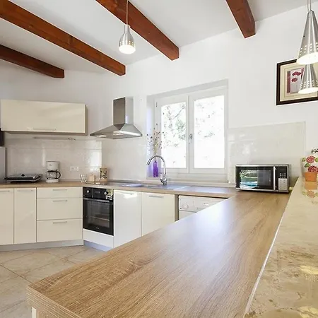 Casa de Férias Mit Privatpool Fuer 6 Personen Ca 1991 Qm In Krmed, Istrien Westkueste Von Istrien *