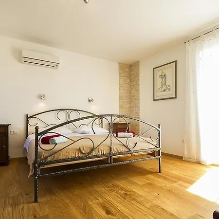 Mit Privatpool Fuer 6 Personen Ca 1991 Qm In Krmed, Istrien Westkueste Von Istrien *