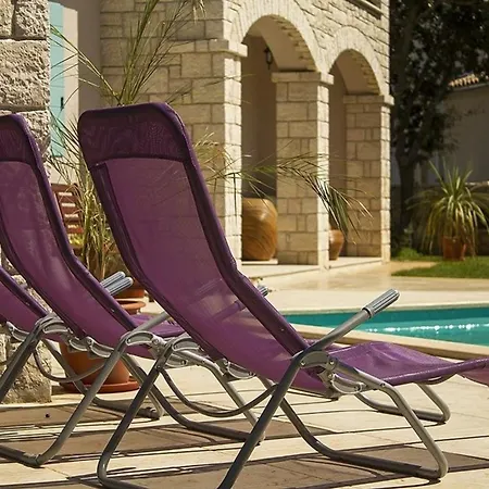 Mit Privatpool Fuer 6 Personen Ca 1991 Qm In Krmed, Istrien Westkueste Von Istrien